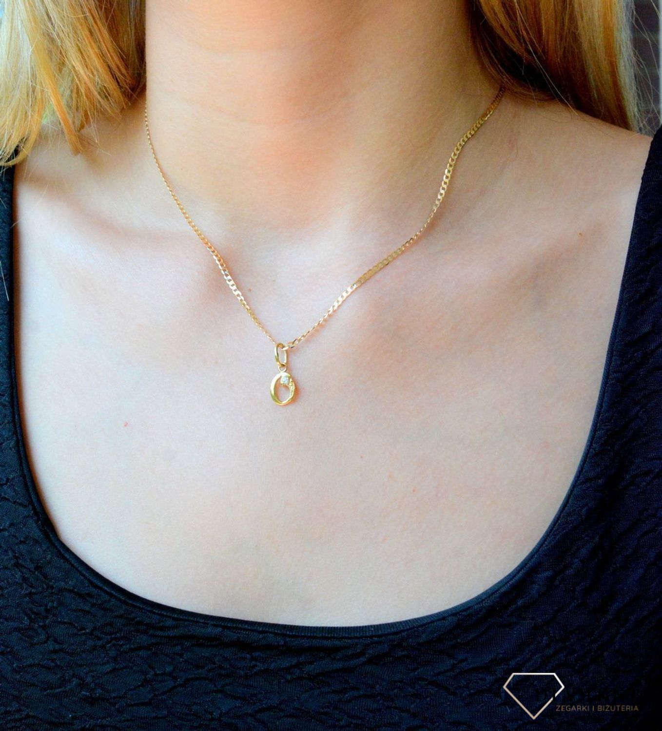 Złota zawieszka 585 literka O ozdobiona cyrkonią DIA-ZAW-10047-585. Złoty wisiorek próby 585. Wisiorek literka z cyrkoniami. Zawieszka złota do łańcuszka literka O. Literka zawieszka idealny pomysł na prezent..jpg