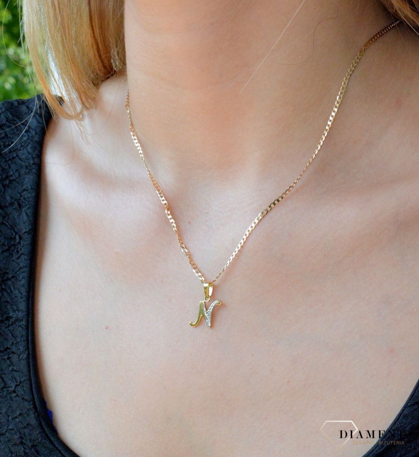 Złota zawieszka 585 literka N ozdobiona cyrkonią DIA-ZAW-10048-585. Złoty wisiorek próby 585. Wisiorek literka z cyrkoniami. Zawieszka złota do łańcuszka literka N. Literka zawieszka idealny pomysł na prezent..jpg