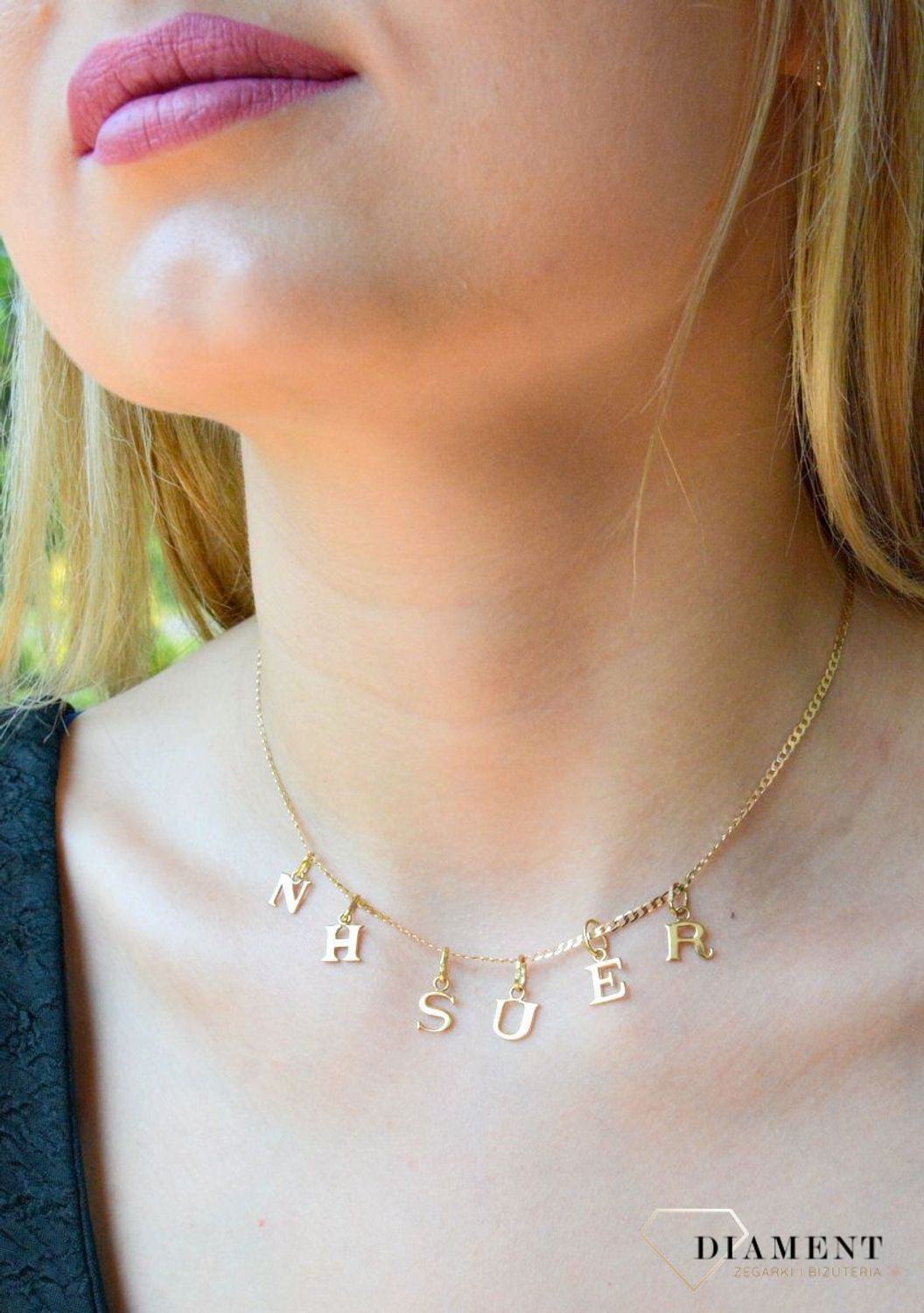 Złota zawieszka 585 literka S DIA-ZAW-10052-585. Wisiorek został wykonany z wysokiej jakości złota próby 585. Zawieszka złota literka. Złota literka S. Złoty wisiorek 585. Literka S do łańcuszka. Zawieszka literka idealna na p.jpg