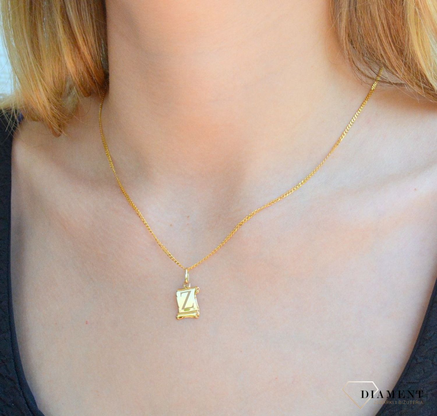 Złota zawieszka literka Z na papirusie DIA-ZAW-10056-585. Wisiorek został wykonany z najwyższej jakości złota próby 585  na papirusie. Zawieszka złota literka. Złota literka Z. Złoty wisiorek 585. Literka Z do łańcuszka. Zawie.jpg