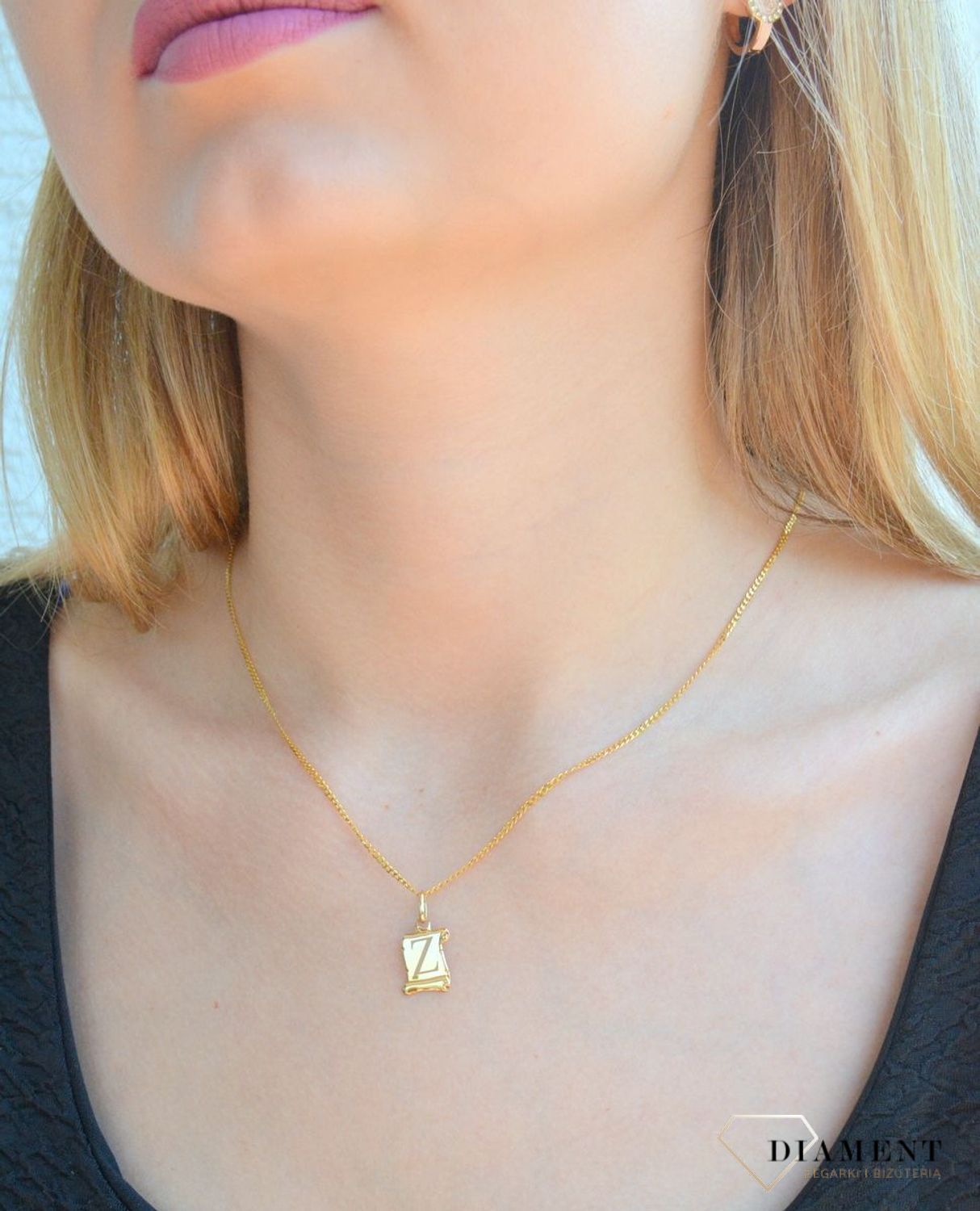 Złota zawieszka literka Z na papirusie DIA-ZAW-10056-585. Wisiorek został wykonany z najwyższej jakości złota próby 585  na papirusie. Zawieszka złota literka. Złota literka Z. Złoty wisiorek 585. Literka Z do łańcuszka. Zawie.jpg