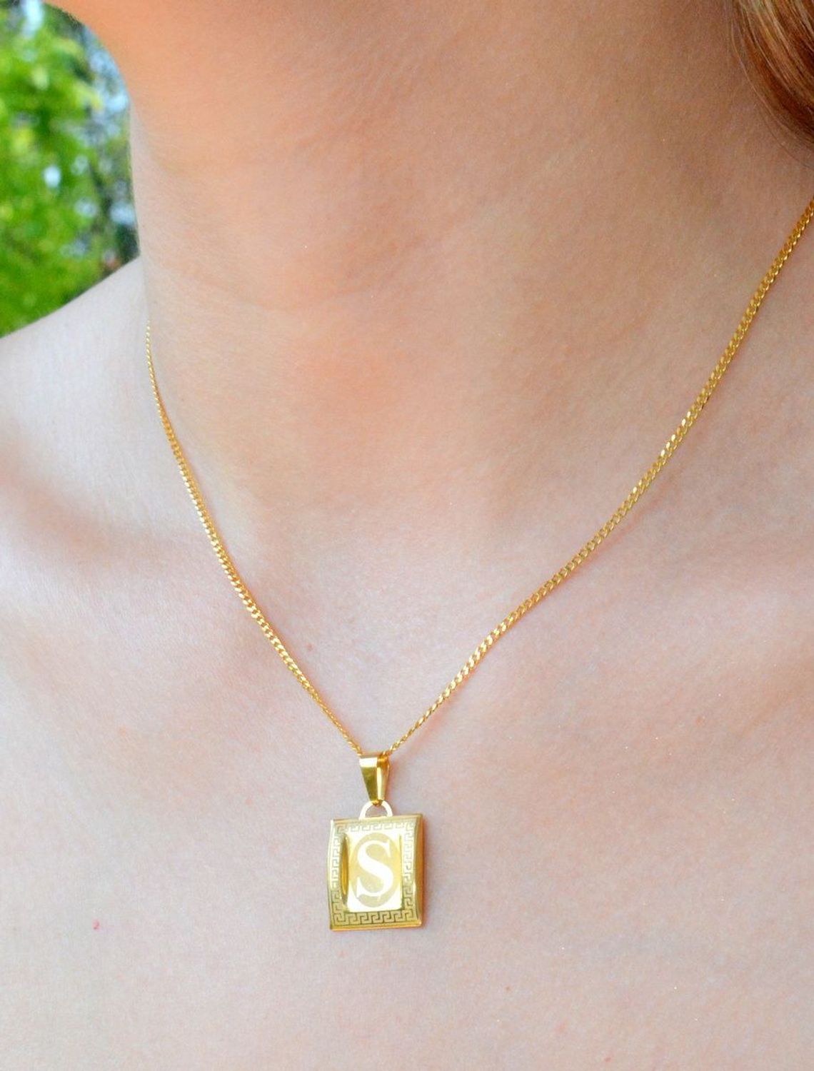 Złota zawieszka 585 literka S na papirusie DIA-ZAW-10060-585. Złoty wisiorek próby 585. Wisiorek literka na papirusie. Zawieszka złota do łańcuszka literka S. Literka zawieszka idealny pomysł na prezent..jpg