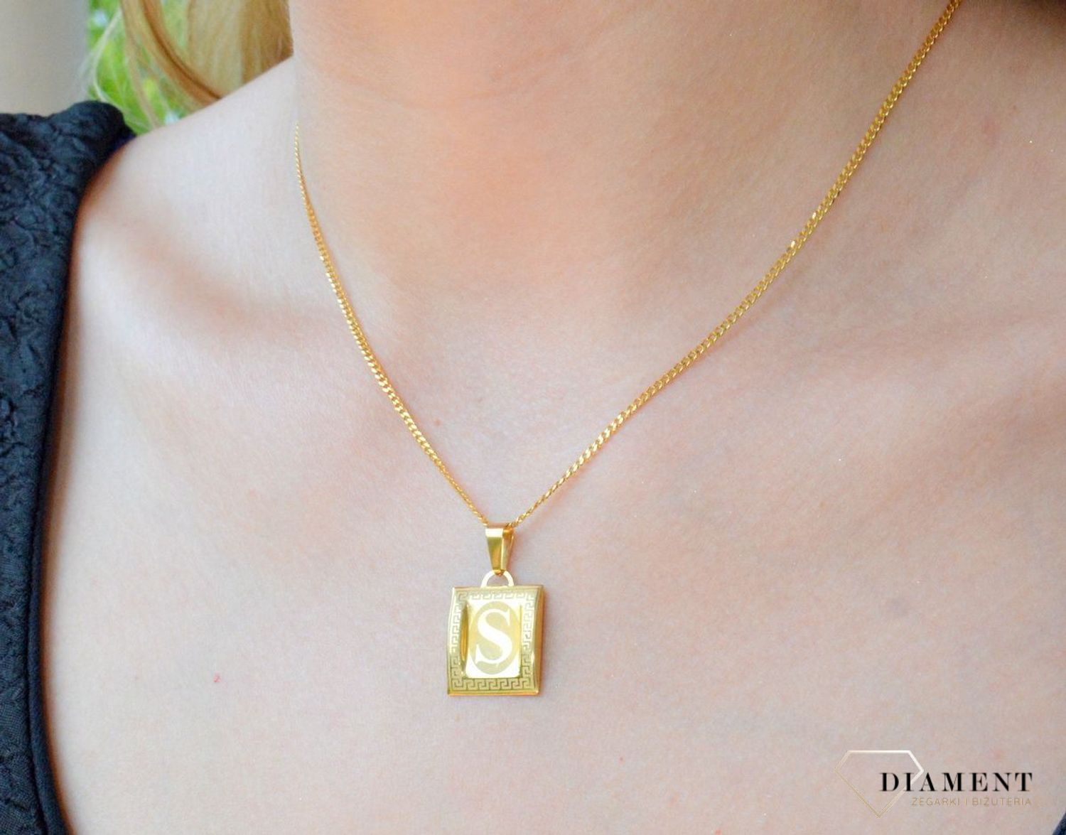 Złota zawieszka 585 literka S na papirusie DIA-ZAW-10060-585. Złoty wisiorek próby 585. Wisiorek literka na papirusie. Zawieszka złota do łańcuszka literka S. Literka zawieszka idealny pomysł na prezent..jpg