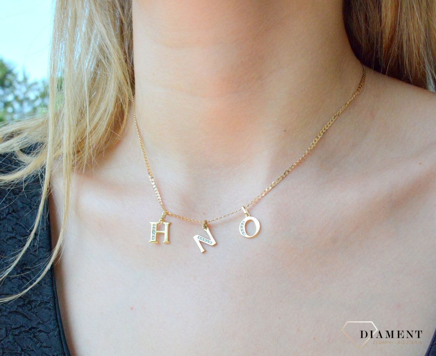 Złota zawieszka 585 literka H ozdobiona cyrkonią DIA-ZAW-10062-585. Złoty wisiorek próby 585. Wisiorek literka z cyrkoniami. Zawieszka złota do łańcuszka literka H. Literka zawieszka idealny pomysł na prezent..jpg