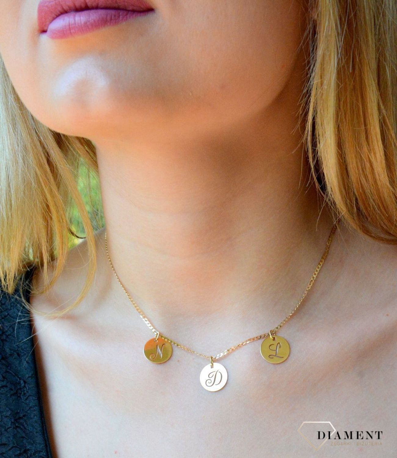 Złota zawieszka 585 z literką N w kółeczku DIA-ZAW-10065-585. Jedyna w swoim rodzaju złota zawieszka z literką LN Wisiorek został wykonany z najwyższej jakości złota próby 585. Literka N zawieszka damska złota idealna na preze.jpg