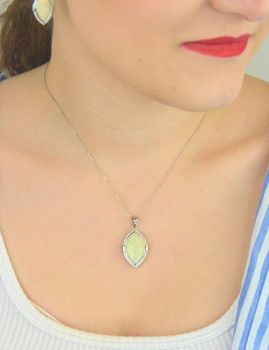 Srebrna zawieszka damska 925 łezka z białym opalem oraz cyrkonią DIA-ZAW-10086-925.  Pomysł na prezent dla kobiety. Srebrne zawieszki na lato. Zawieszka z białym kamieniem. Biżuteria z białym opalem. Zawieszka do łańcusz (5).JPG