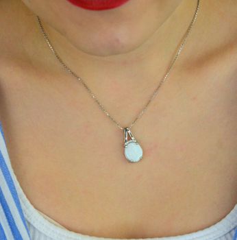 Srebrna zawieszka damska 925 z okrągłym kamieniem biały opal DIA-ZAW-10091-925.  Pomysł na prezent dla kobiety. Srebrne zawieszki na lato. Zawieszka z białym kamieniem. Biżuteria z białym opalem. Zawieszka do łańcuszka (1 (3).JPG