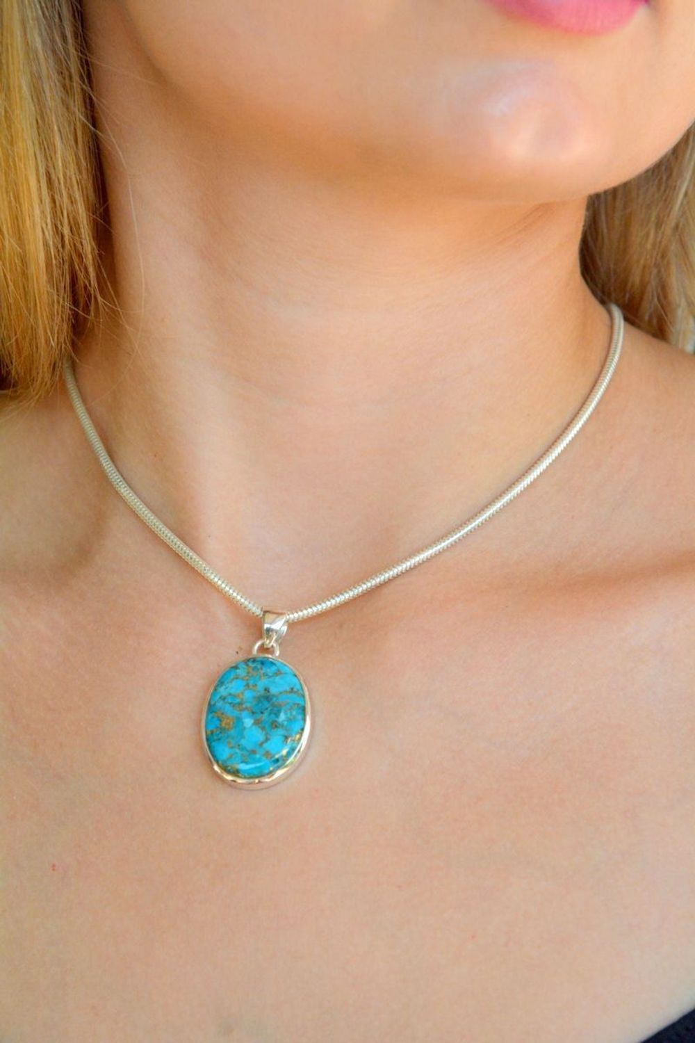 Srebrna zawieszka z kamieniem naturalnym turkus o owalnym kształcie DIA-ZAW-10114-925. Srebrna zawieszka damska. Srebrna zawieszka owalna. Zawieszka srebrna idealna na prezent. Srebrna zawieszka z kamieniem naturalnym. Srebrna.jpg