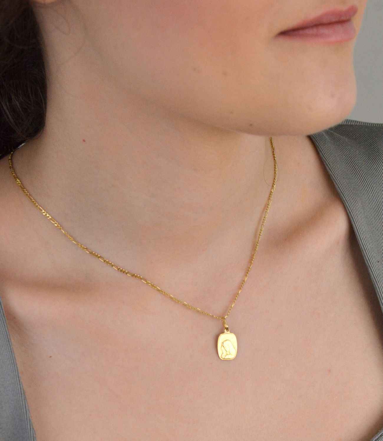 Medalik złoty  Wizerunek Matki Boskiej  585 DIA-ZAW-10256-585b.jpg