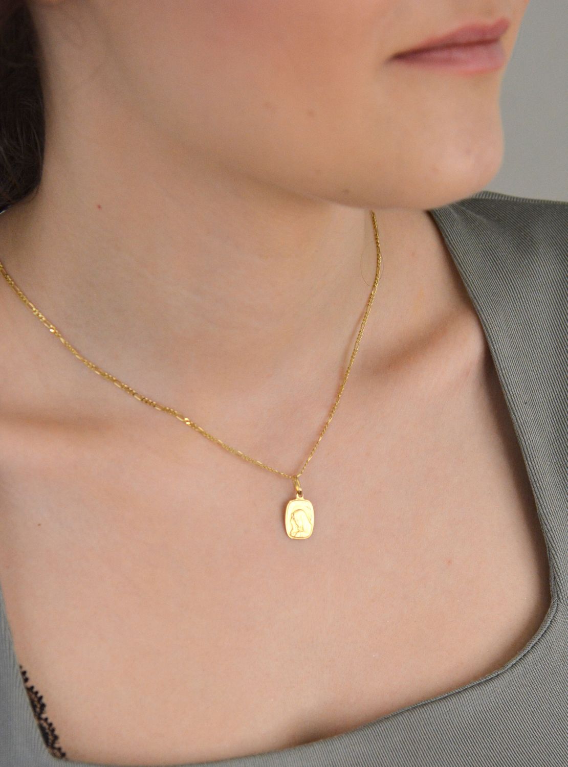 Medalik złoty  Wizerunek Matki Boskiej  585 DIA-ZAW-10256-585b.jpg