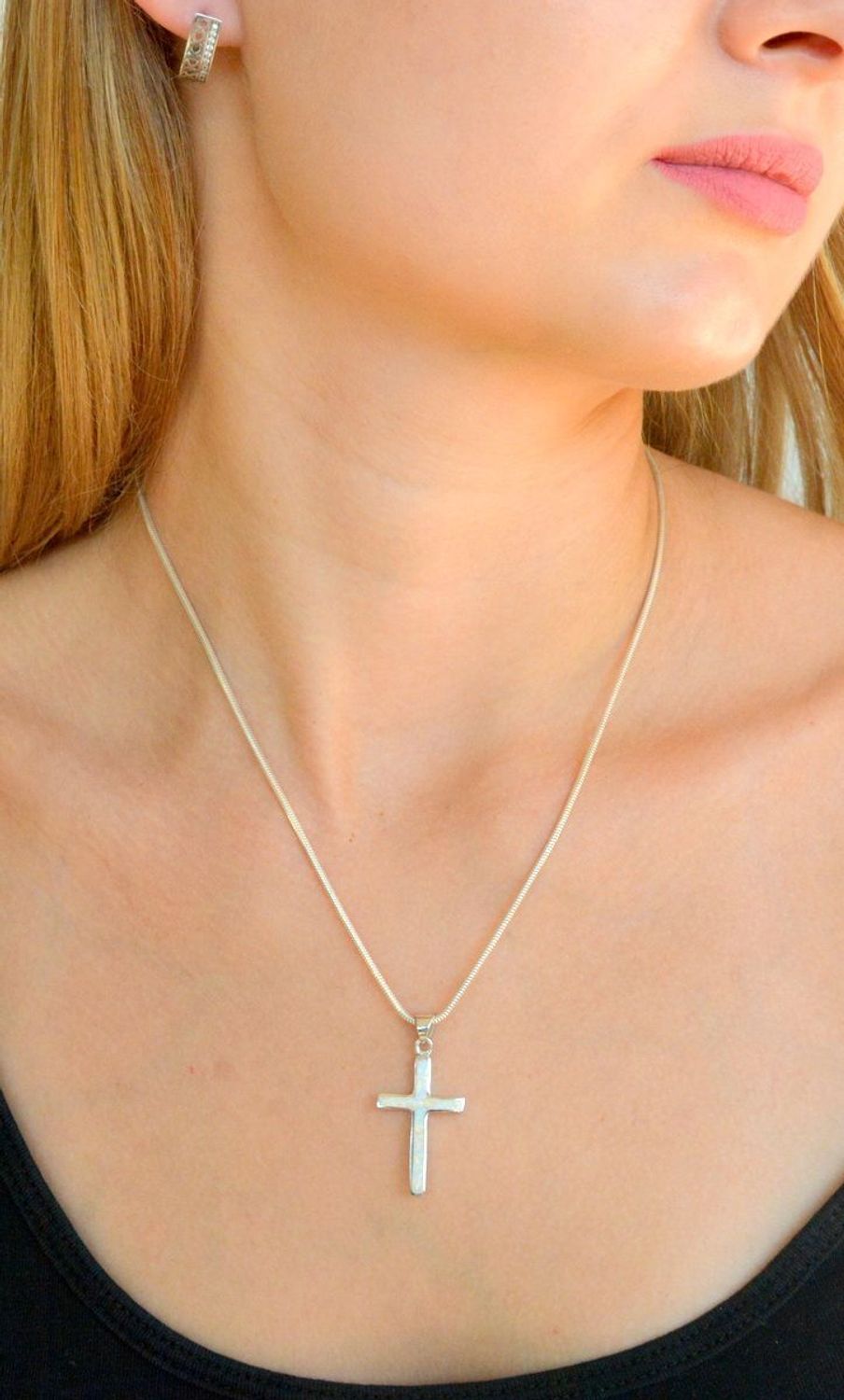 Srebrna zawieszka ozdobny krzyżyk z opalem DIA-ZAW-10301-925. Srebrna zawieszka damska. Srebrna zawieszka krzyżyk. Krzyżyk z opalem. Srebrna zawieszka z kamieniem naturalnym..jpg