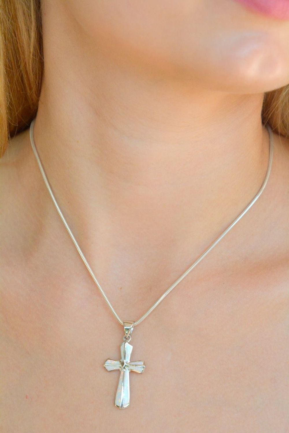 Srebrna zawieszka ozdobny krzyżyk z opalem DIA-ZAW-10304-925. Srebrna zawieszka damska. Srebrna zawieszka krzyżyk. Krzyżyk z opalem. Srebrna zawieszka z kamieniem naturalnym..jpg