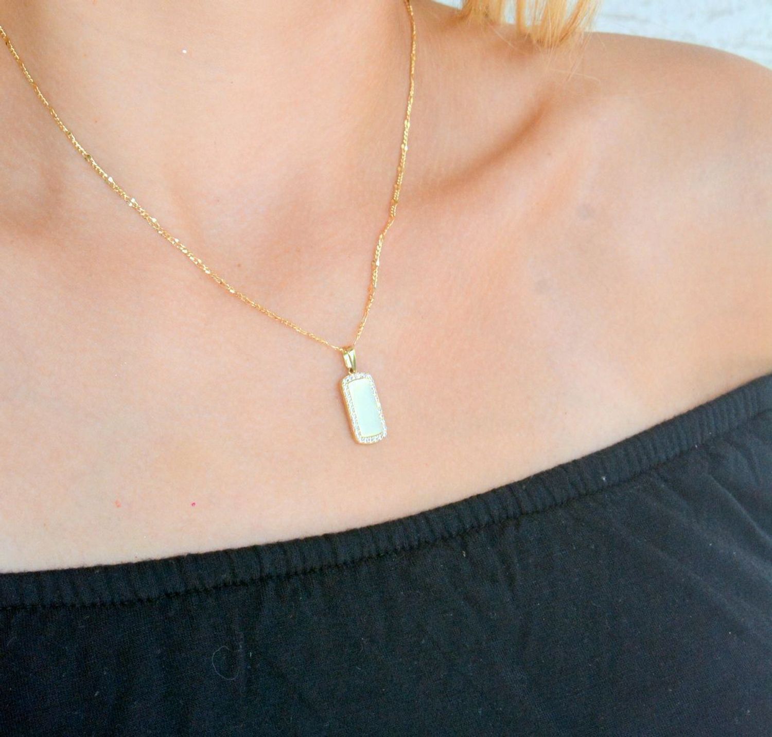 Zawieszka złota Blaszka z cyrkoniami 585 DIA-ZAW-10405-585 (2).jpg