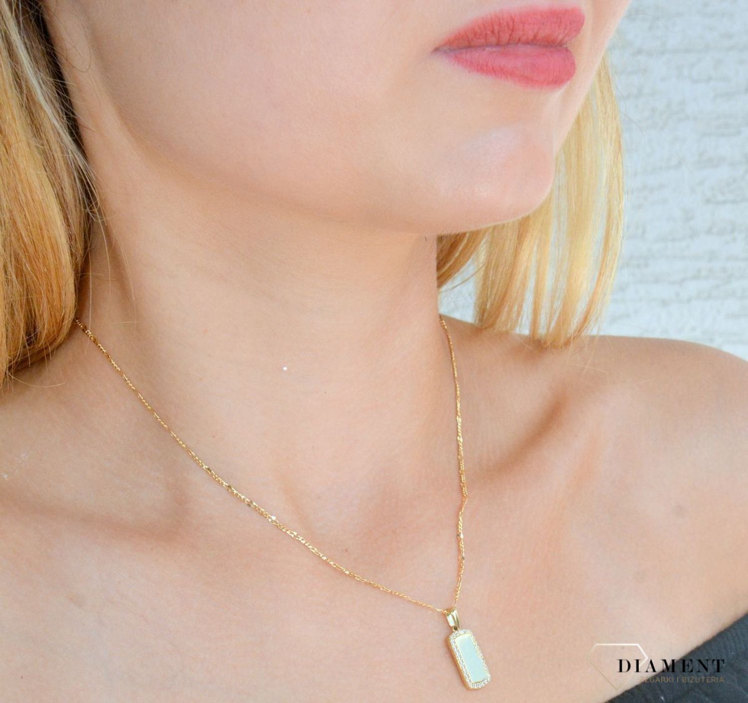 Zawieszka złota Blaszka z cyrkoniami 585 DIA-ZAW-10405-585 (2).jpg