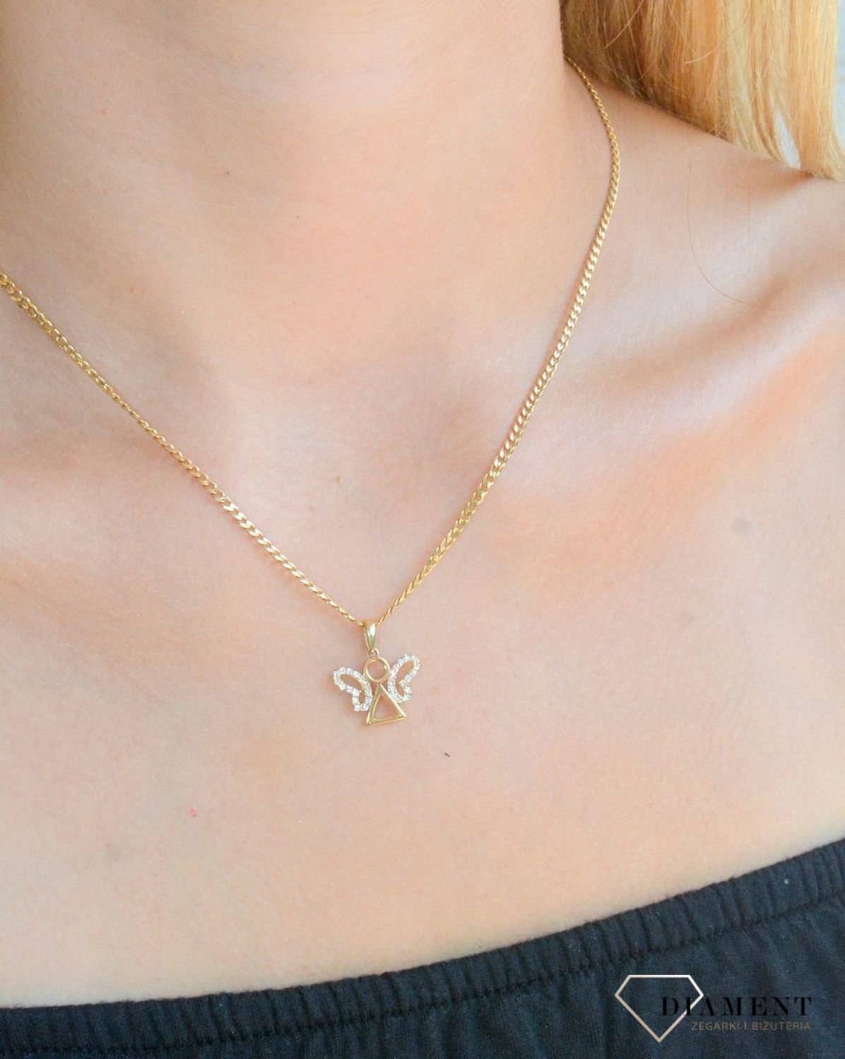 Zawieszka złota  Biżuteryjny Aniołek 585 DIA-ZAW-10419-585 Zawieszka wykonana z żółtego 14 karatowego złota o oryginalnej i ponadczasowej formie. Biżuteria idealna do każdego typu łańcuszka. Fantastyczny pomysł n.jpg