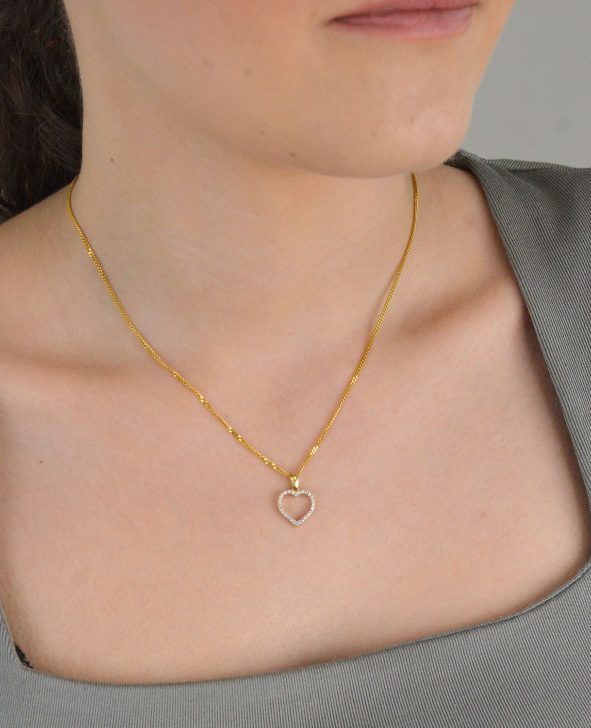 Zawieszka serce dwustronne z białymi i czarnymi cyrkoniami 585.jpg