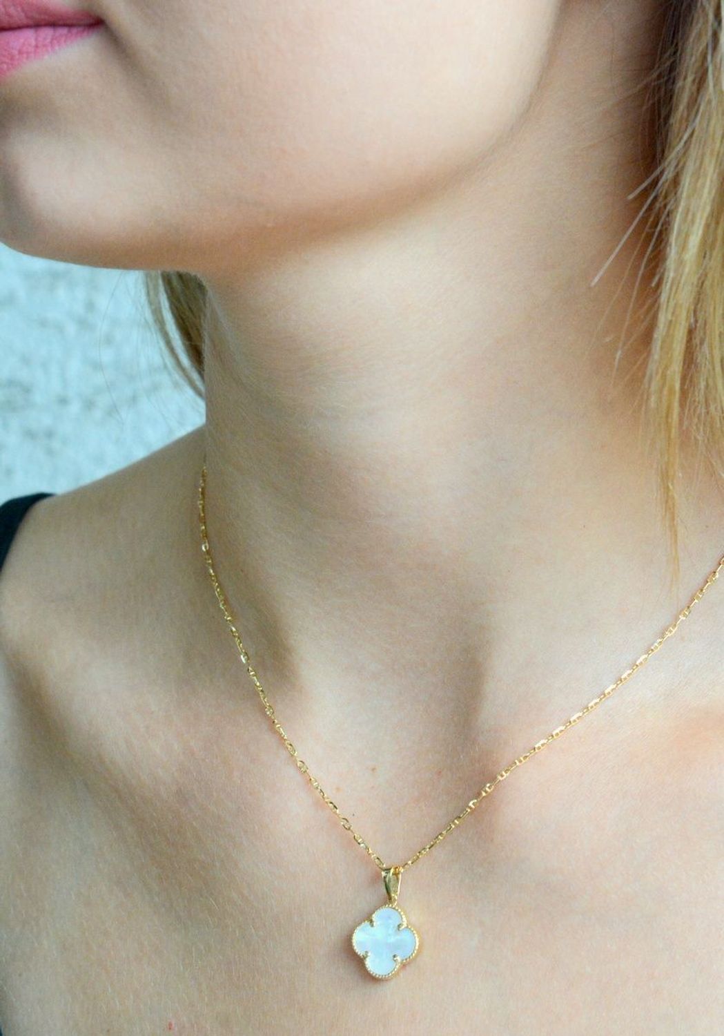 Złota zawieszka 585 koniczynka z masą perłową DIA-ZAW-10504-585. t..jpg