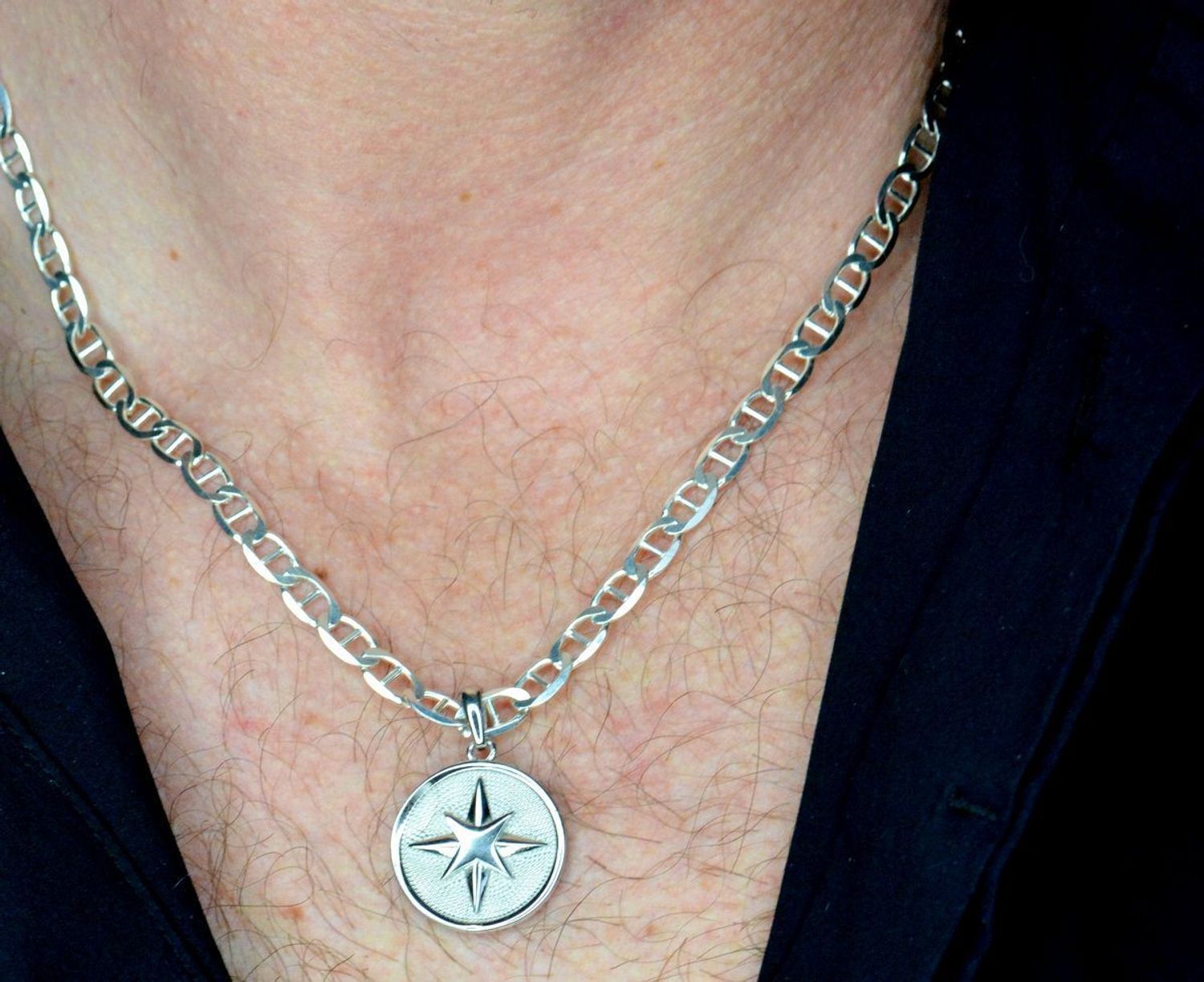 Srebrna zawieszka róża wiatrów 2 cm DIA-ZAW-10574-925. Srebrna zawieszka róża wiatrów. Srebrna zawieszka damska. Zawieszka srebrna męska. Zawieszka srebrna róża wiatrów na prezent..jpg