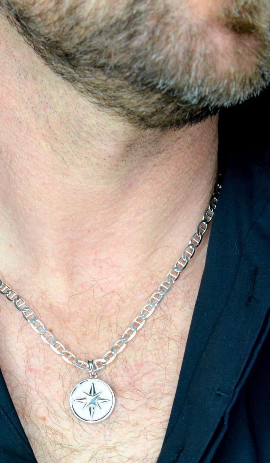 Srebrna zawieszka róża wiatrów 2 cm DIA-ZAW-10574-925. Srebrna zawieszka róża wiatrów. Srebrna zawieszka damska. Zawieszka srebrna męska. Zawieszka srebrna róża wiatrów na prezent..jpg