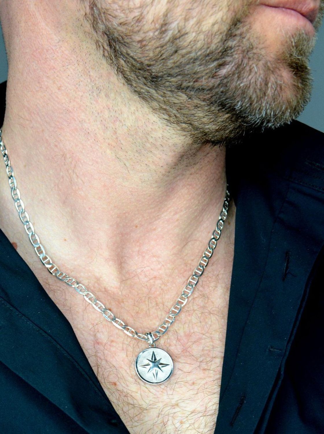 Srebrna zawieszka róża wiatrów 2 cm DIA-ZAW-10574-925. Srebrna zawieszka róża wiatrów. Srebrna zawieszka damska. Zawieszka srebrna męska. Zawieszka srebrna róża wiatrów na prezent..jpg