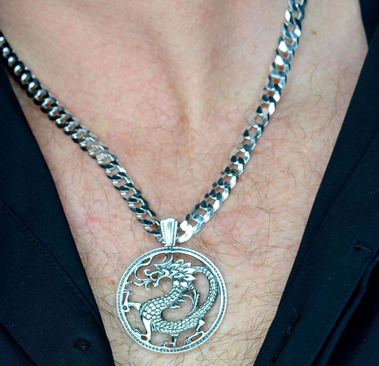 Srebrna duża zawieszka Chiński Smok Na Szczęście, Oksydowane Srebro 925 7,60 gram. Srebrna duża zawieszka. Zawieszka srebrna smok chiński. Srebrna zawieszka okrągła na szczęście. Srebrna zawieszka na prezent..jpg