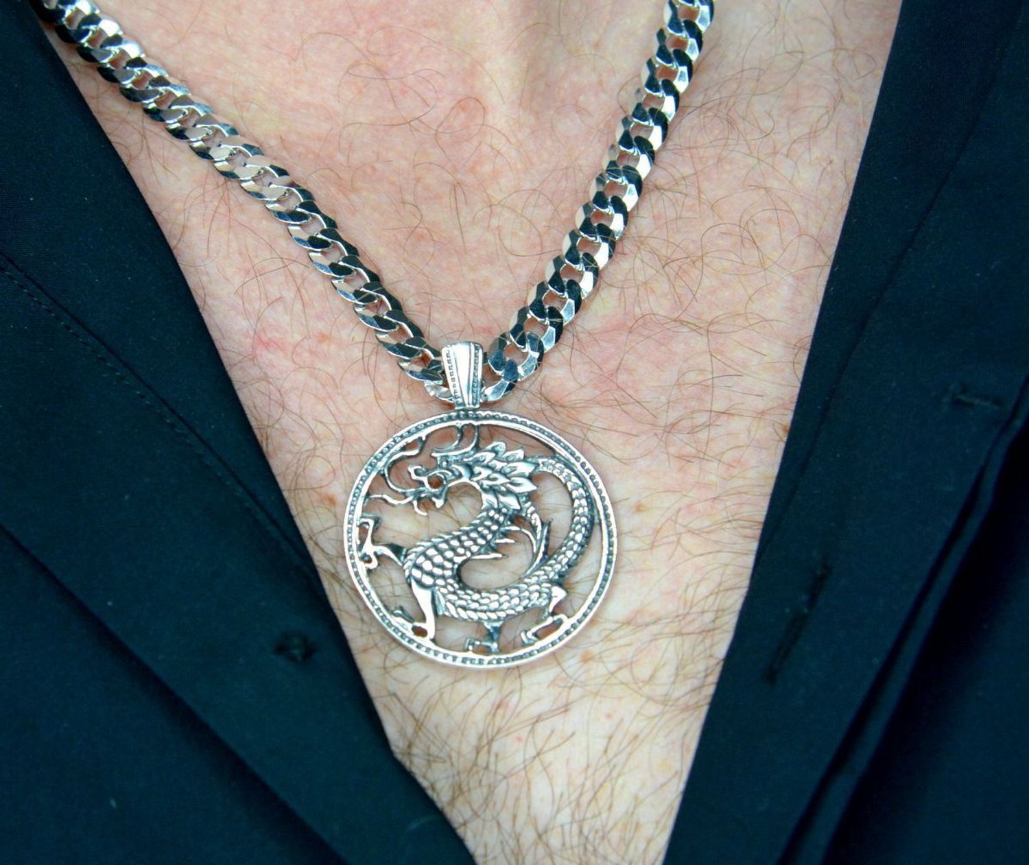 Srebrna duża zawieszka Chiński Smok Na Szczęście, Oksydowane Srebro 925 7,60 gram. Srebrna duża zawieszka. Zawieszka srebrna smok chiński. Srebrna zawieszka okrągła na szczęście. Srebrna zawieszka na prezent..jpg