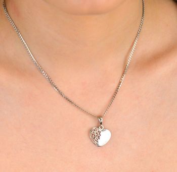 Zawieszka damska serce srebrne próba 925, DIA-ZAW-10614-925 Oferujemy wyjątkową zawieszkę w kształcie serca, która doskonale łączy dwa różne style (1).JPG