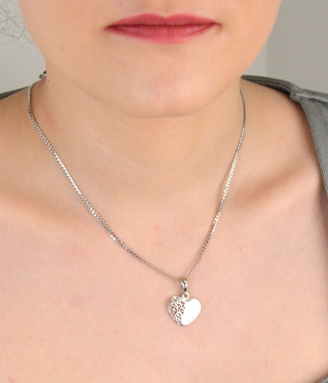 Zawieszka damska serce srebrne próba 925, DIA-ZAW-10614-925 Oferujemy wyjątkową zawieszkę w kształcie serca, która doskonale łączy dwa różne 1.jpg