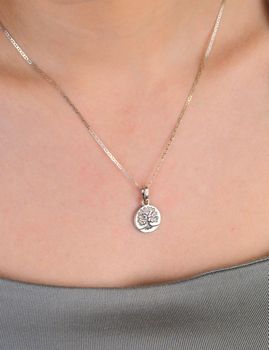 Zawieszka srebrna próba 925, drzewko szczęścia  DIA-ZAW-10615-925 Ta piękna zawieszka z wysokiej jakości srebra próby 925 przedstawia symbol drzewka szczęścia na okrągłej blaszce (1).JPG