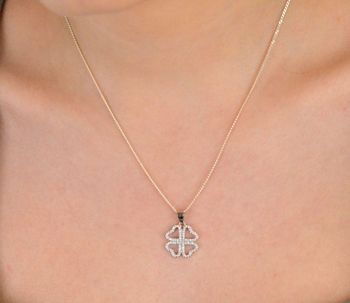 Zawieszka srebrna 925 w kształcie koniczynki z cyrkoniami. Symbol szczęścia i elegancji. Idealna na prezent. Gwarancja 2 lata, oryginalne opakowanie.4.jpg