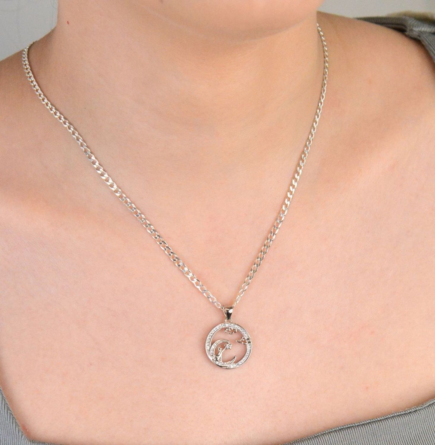 Zawieszka damska srebrne kółeczku z kotkiem na księżycu z cyrkoniami próba 925, DIA-ZAW-10623-925 1.jpg