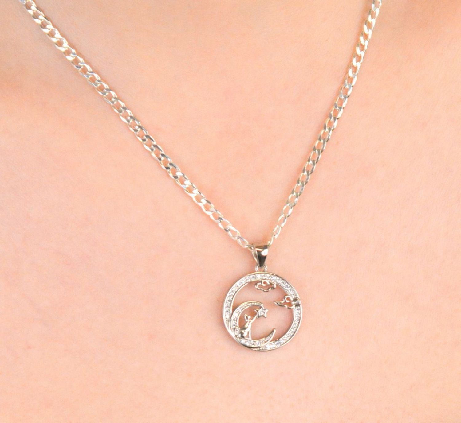 Zawieszka damska srebrne kółeczku z kotkiem na księżycu z cyrkoniami próba 925, DIA-ZAW-10623-925 1.jpg