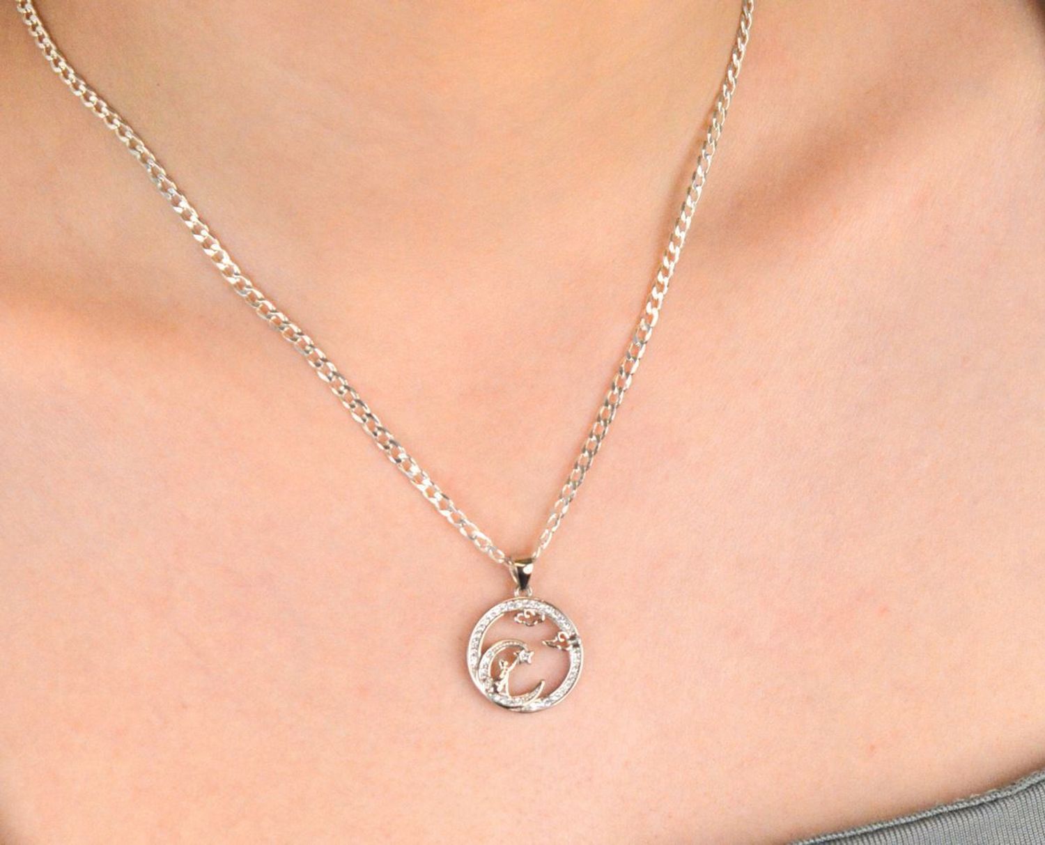 Zawieszka damska srebrne kółeczku z kotkiem na księżycu z cyrkoniami próba 925, DIA-ZAW-10623-925 1.jpg