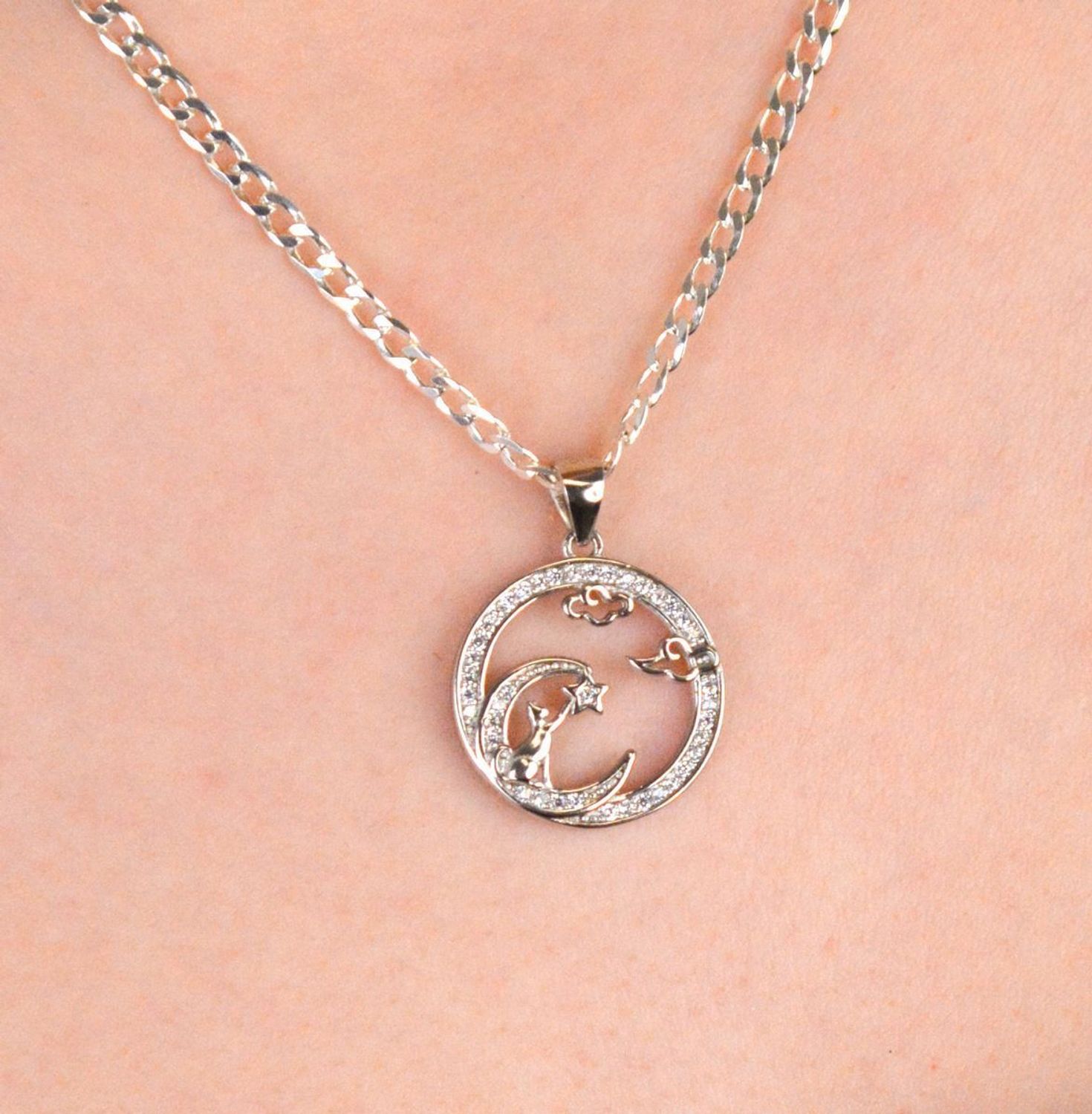 Zawieszka damska srebrne kółeczku z kotkiem na księżycu z cyrkoniami próba 925, DIA-ZAW-10623-925 1.jpg