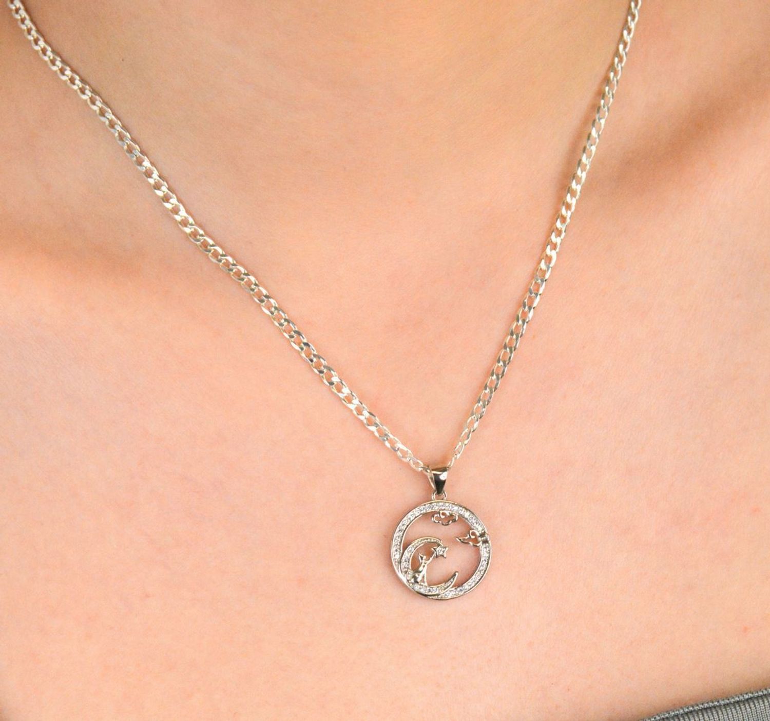 Zawieszka damska srebrne kółeczku z kotkiem na księżycu z cyrkoniami próba 925, DIA-ZAW-10623-925 1.jpg