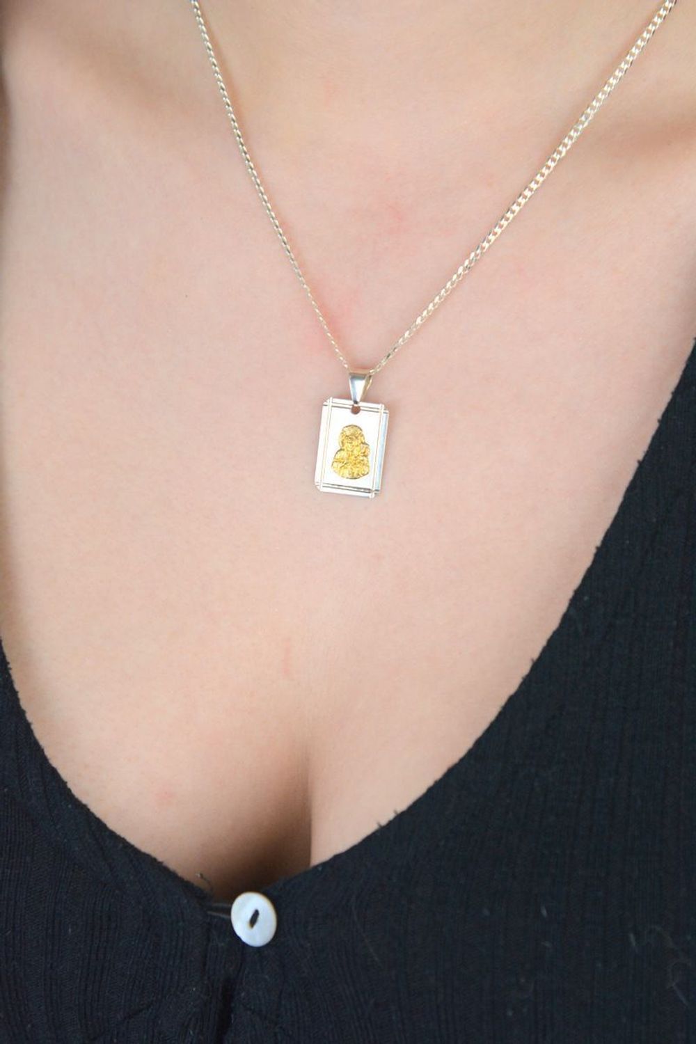 Prostokątny medalik srebrny z wizerunkiem w pozłoceniu DIA-ZAW-10639-925  2,4 cm.jpg