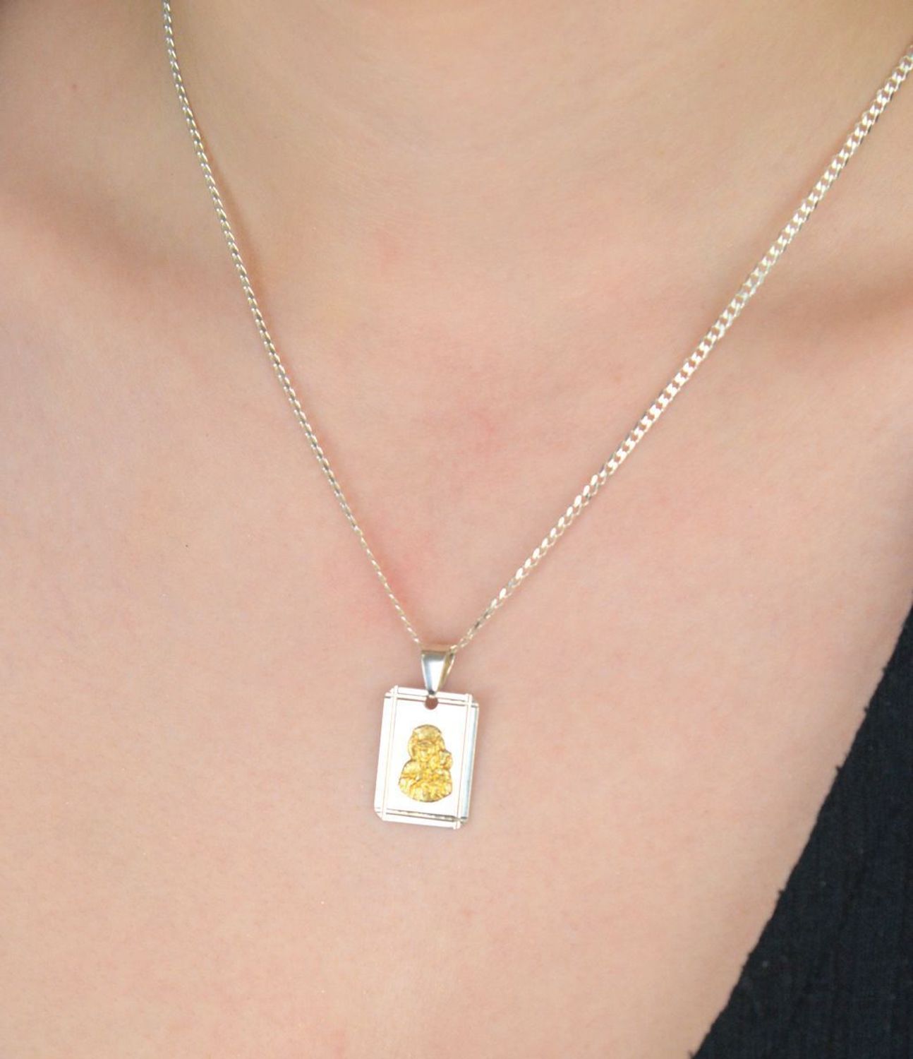 Prostokątny medalik srebrny z wizerunkiem w pozłoceniu DIA-ZAW-10639-925  2,4 cm.jpg