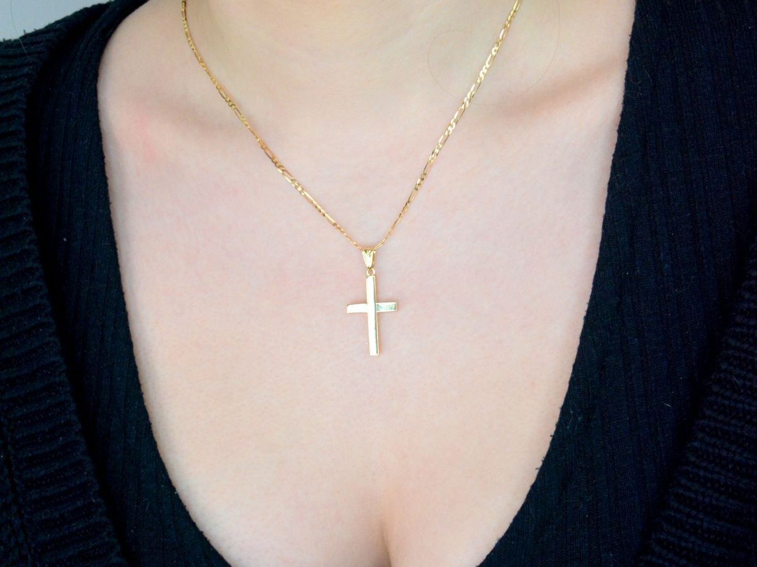 Złoty krzyż gładki wypukły 2,5 cm DIA-ZAW-10857-585. Krzyżyk 585 do złotego łańcuszka idealny dla kobiety dziecka  mężczyzny. Złota zawieszka 585 na 1.jpg