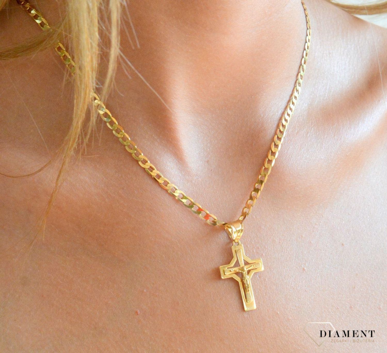 Złota zawieszka krzyżyk 585 z wizerunkiem Jezusa DIA-ZAW-10860-585.jpg