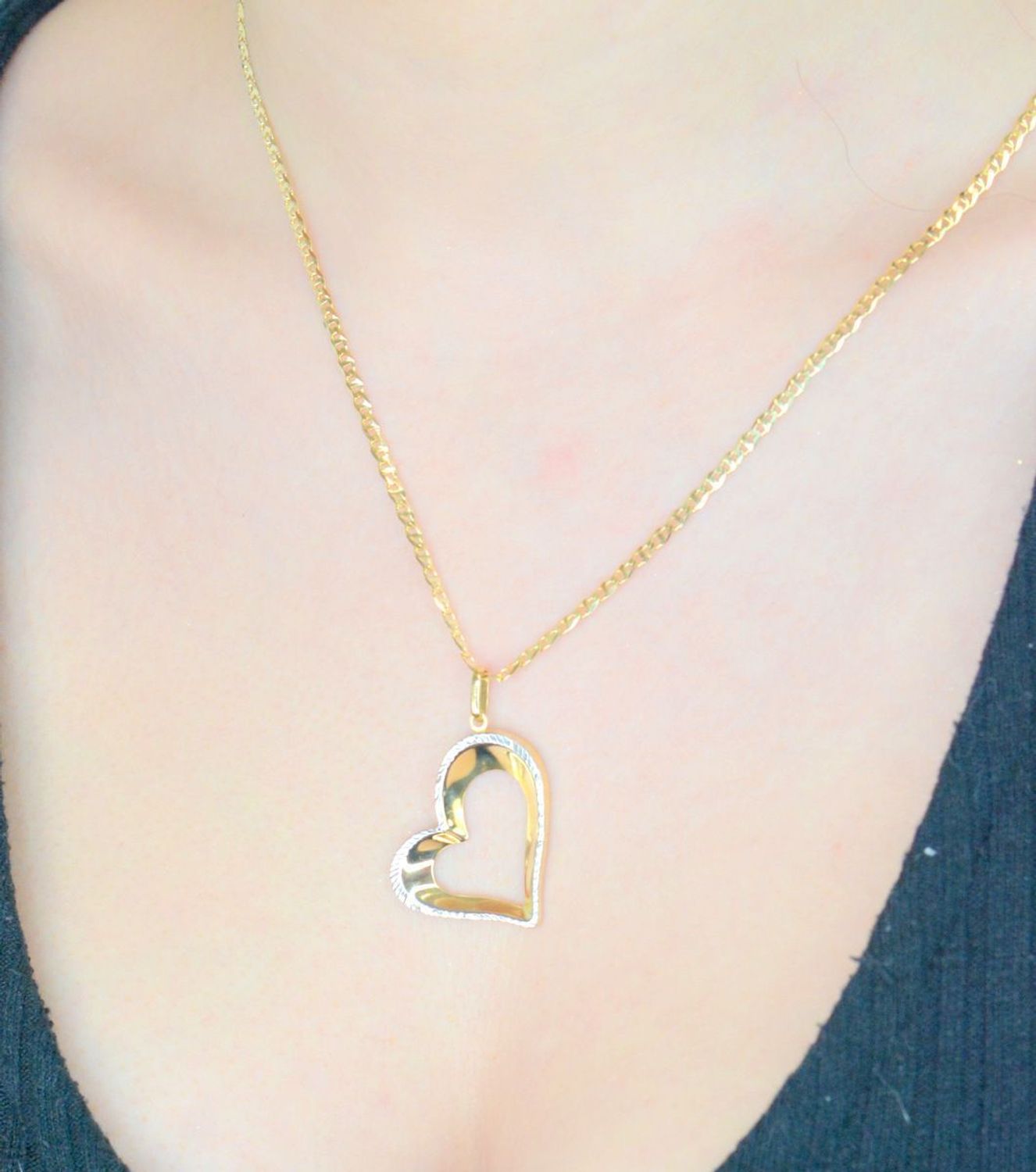 Duża zawieszka złota serce z białym złotem próba 585 DIA-ZAW-10903-585. Duża zawieszka złota. Złota biżuteria z sercem. Zawieszki złote. Prezent dla kobiety. Złota biżuteria. Modne zawieszki.1.jpg