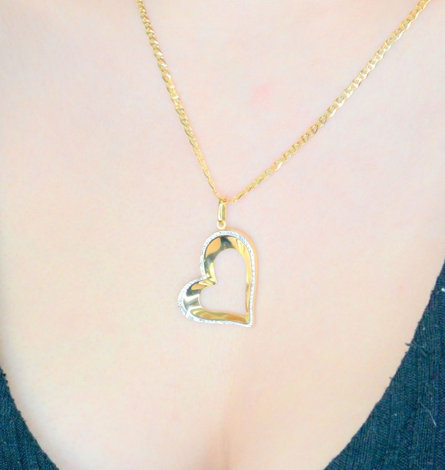 Duża zawieszka złota serce z białym złotem próba 585 DIA-ZAW-10903-585. Duża zawieszka złota. Złota biżuteria z sercem. Zawieszki złote. Prezent dla kobiety. Złota biżuteria. Modne zawieszki.1.jpg