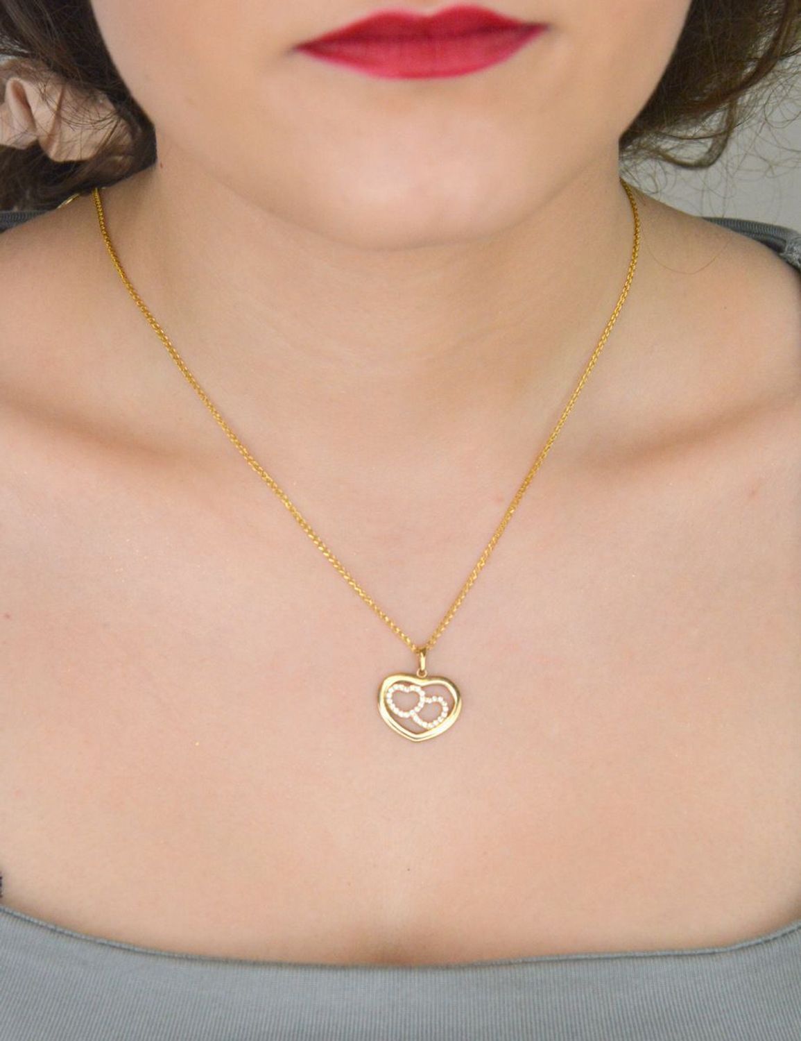 Zawieszka złota serce z cyrkoniami pr 585, DIA-ZAW-10906-585  Zawieszka w kształcie serca, wykonana z wysokiej jakości złota próby 585, to elegancka i 2.jpg