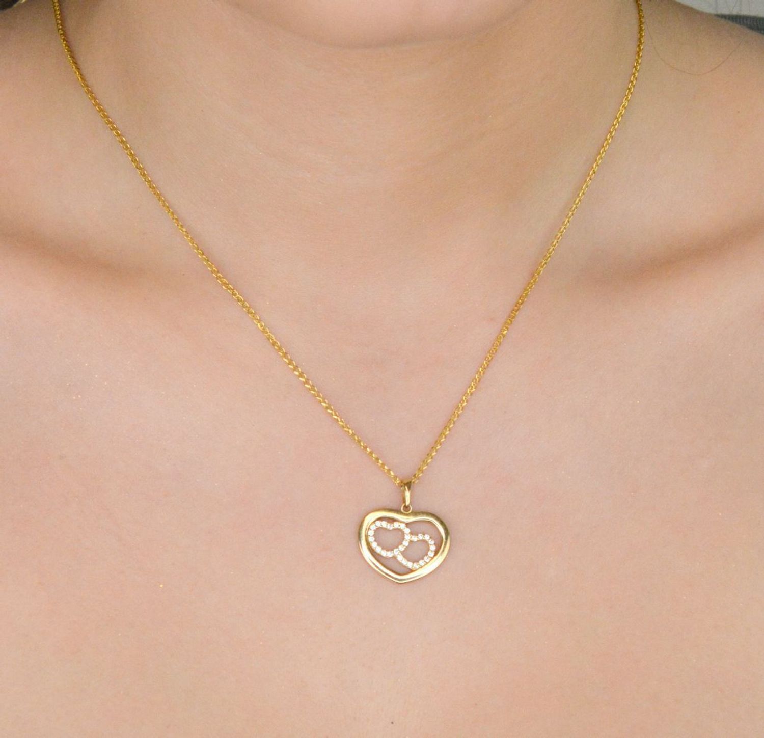 Zawieszka złota serce z cyrkoniami pr 585, DIA-ZAW-10906-585  Zawieszka w kształcie serca, wykonana z wysokiej jakości złota próby 585, to elegancka i 2.jpg