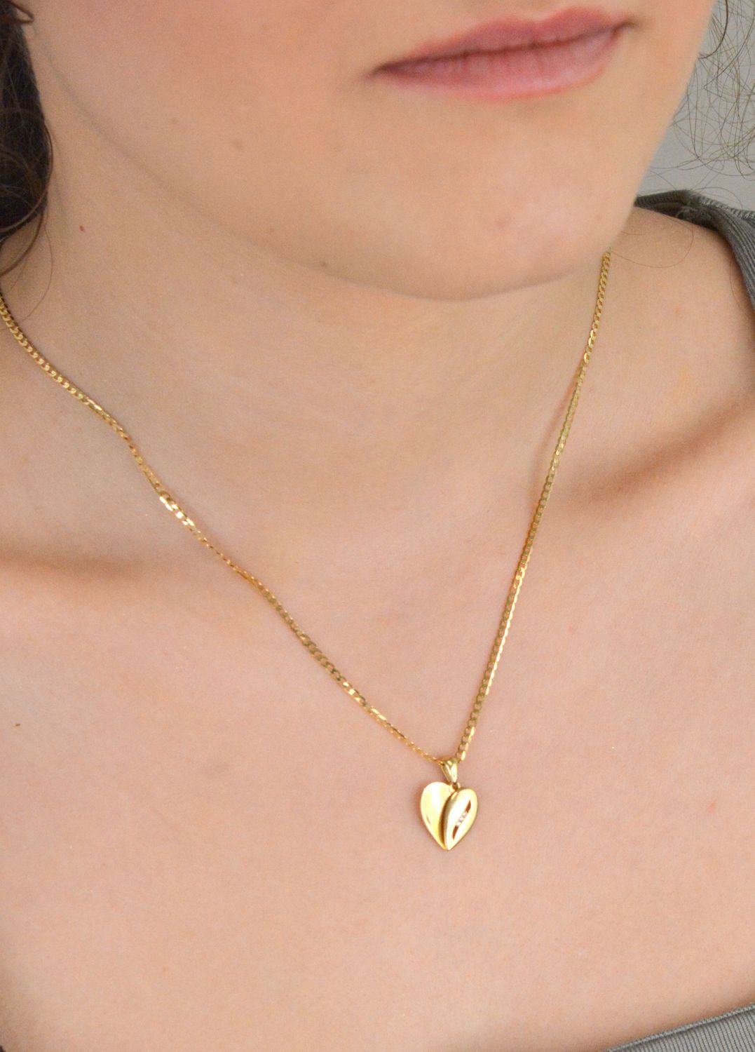 Zawieszka złota serce pr 585, DIA-ZAW-10907-585  Zawieszka wykonana z żółtego 14 karatowego złota w formie serca. Idealny pomysł na prezent. Biżuteria w formie serca, to pomysł na wyjątkowy 1.jpg