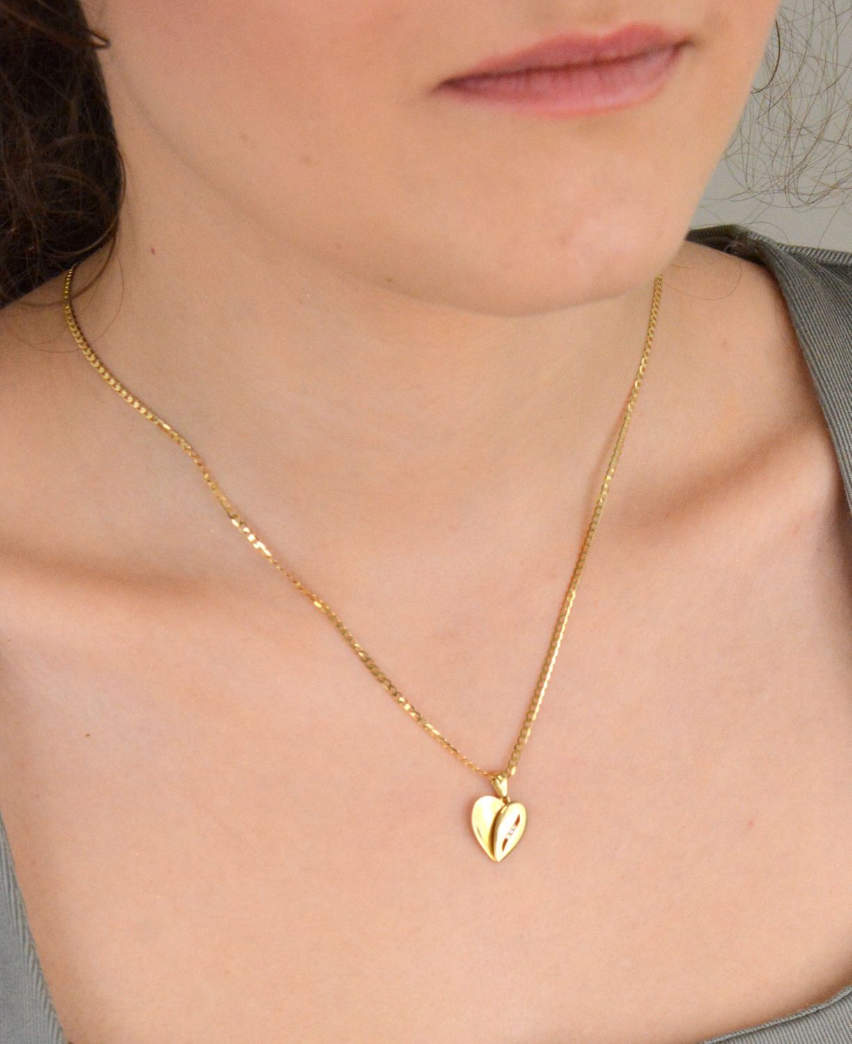 Zawieszka złota serce pr 585, DIA-ZAW-10907-585  Zawieszka wykonana z żółtego 14 karatowego złota w formie serca. Idealny pomysł na prezent. Biżuteria w formie serca, to pomysł na wyjątkowy 1.jpg