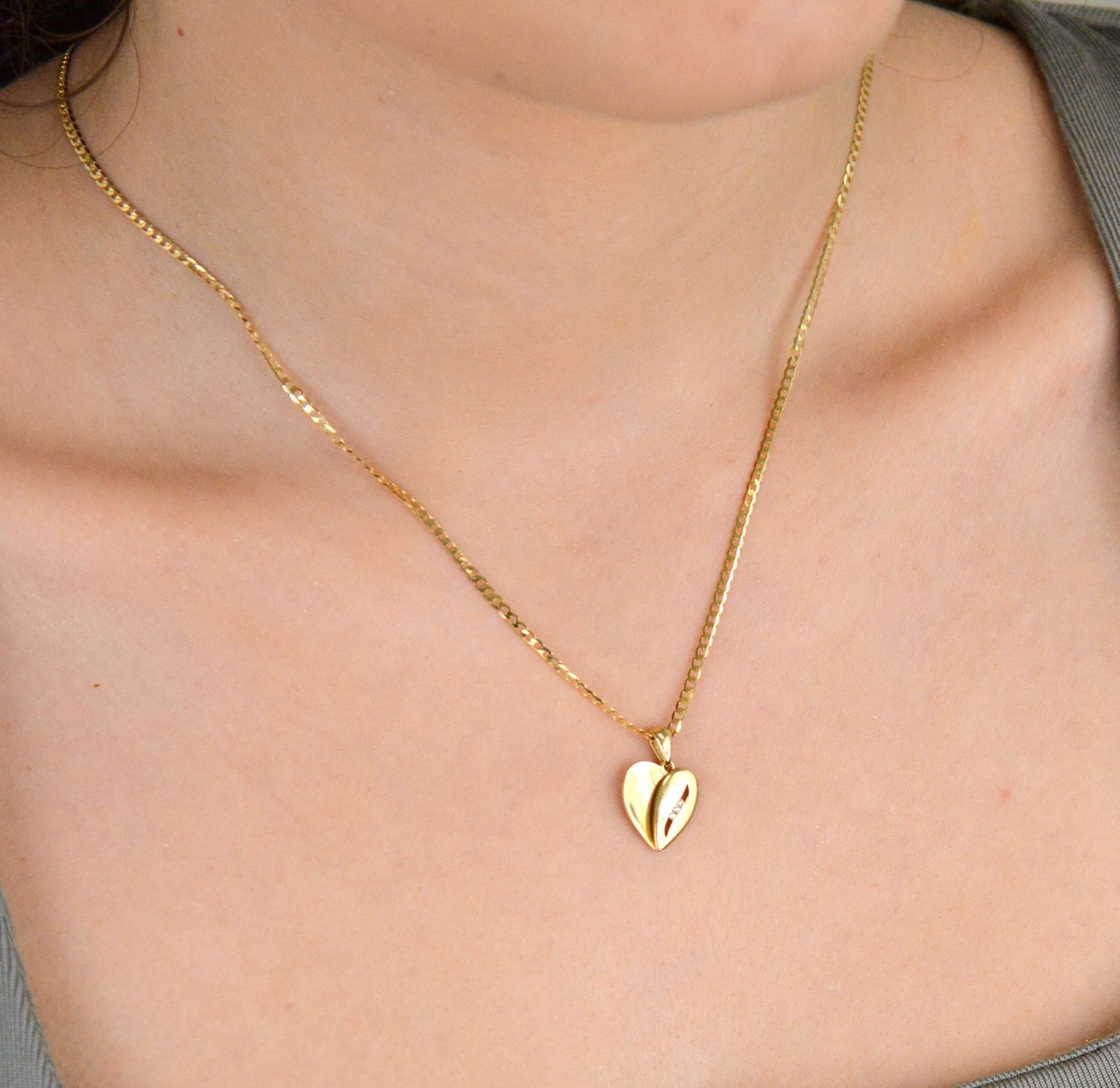 Zawieszka złota serce pr 585, DIA-ZAW-10907-585  Zawieszka wykonana z żółtego 14 karatowego złota w formie serca. Idealny pomysł na prezent. Biżuteria w formie serca, to pomysł na wyjątkowy 1.jpg