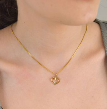 Złota zawieszka serce w sercu DIA-ZAW-10909-585. Złote serce w sercu -symbol podwójnej miłości. Piękny, złoty wisiorek o ciekawym i modnym wzorze serca wykonany z żółtego 14-karatowego złota z wysokiej próby 585 to idea.JPG