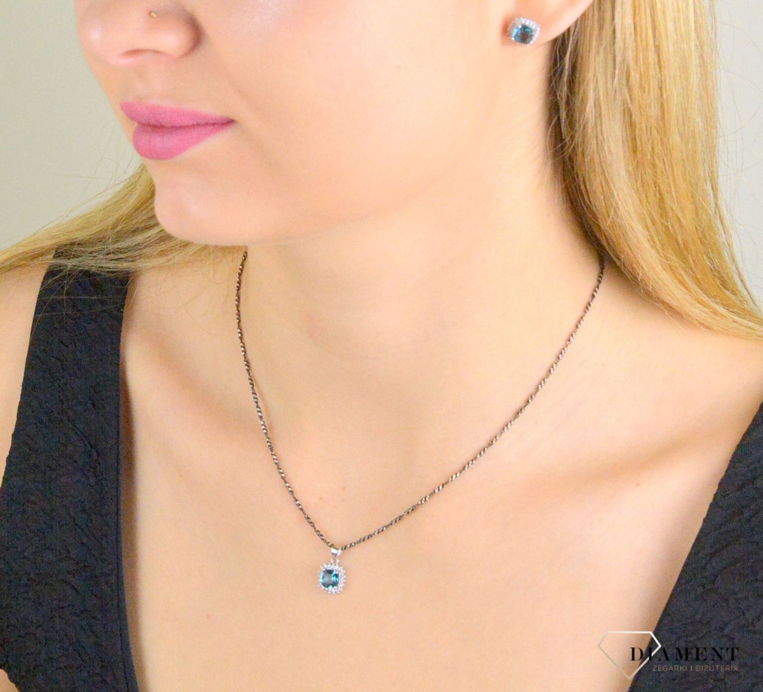 Srebrna zawieszka damska 925 kwadracik z niebieską cyrkonią DIA-ZAW-10964-925.jpg