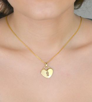 Zawieszka w kształcie serca z kluczykiem pr 585, DIA-ZAW-10994-585 Zawieszka w kształcie serca z kluczykiem wykonana z wysokiej jakości złota próby 585 (2).JPG