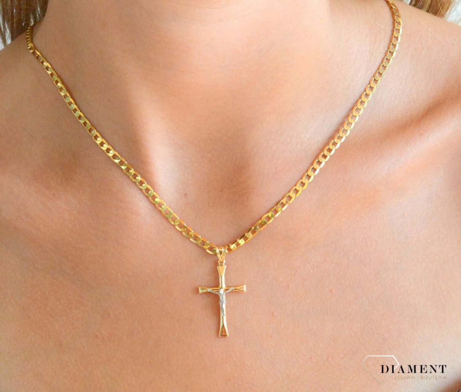 Złota zawieszka krzyżyk 585 z Jezusem DIA-ZAW-11032-585.jpg